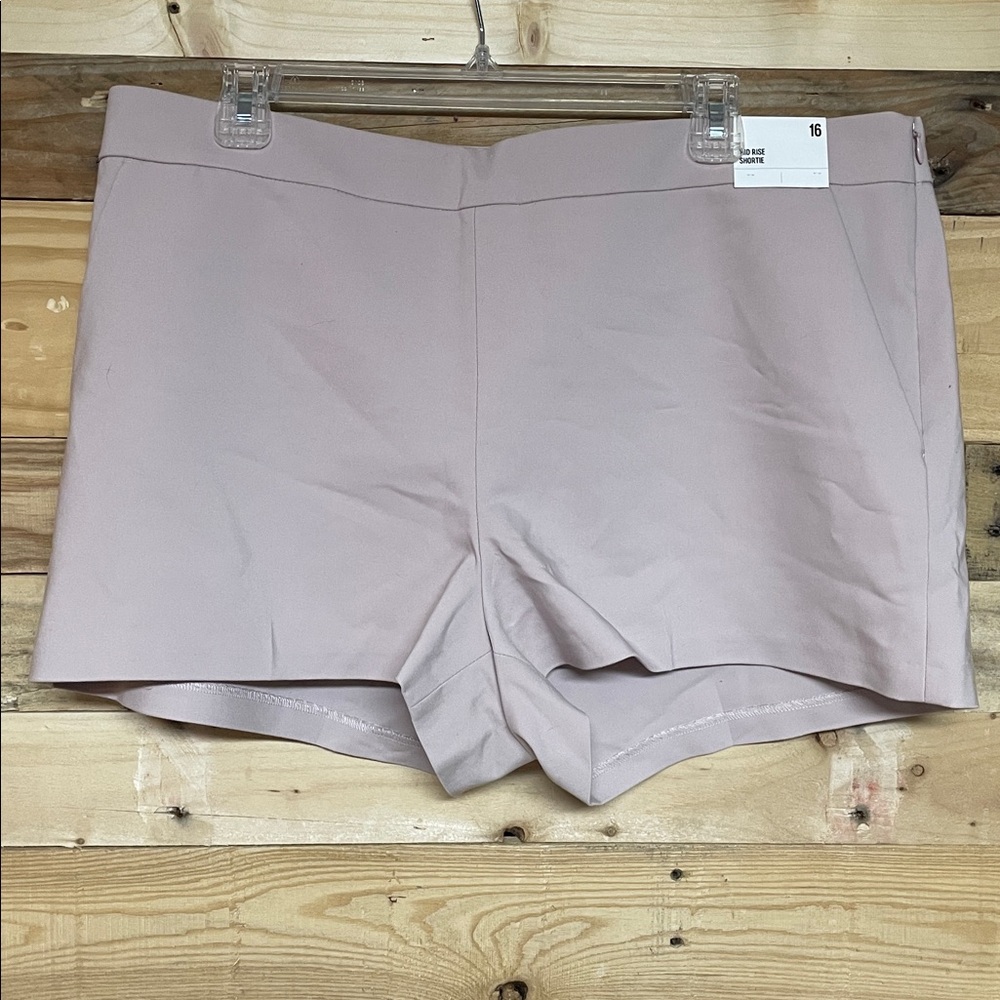 Express size 16 Blush Pink Mid-rise Shortie Dress Shorts with Pockets